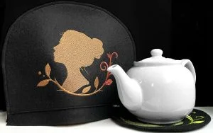 AAlan Designin Lady-pannumyssy ja valkoinen teepannu