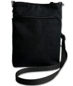 Mustan, käsityönä valmistetun, pikkulaukun taustapuolella on vetoketjullinen tasku.